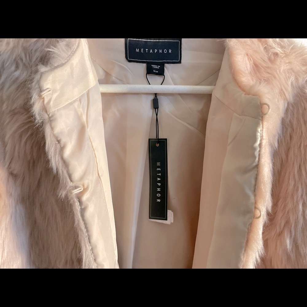 NEW Metaphor Soft Pink Faux Fur Coat. Size Medium. Make An Offer. - Picture 9 of 9